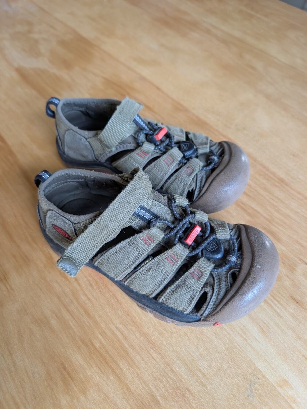Boys Keen Washable Hiking Sandles Green Size 2* Youth See Discription